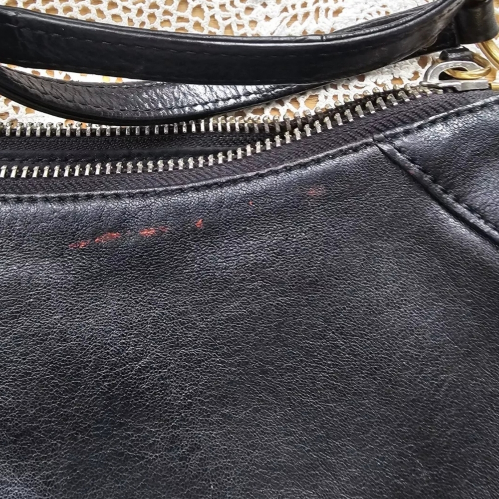 Marc Jacob's Crossbody Black Two Tone Hardware purse - Picture 16 of 16